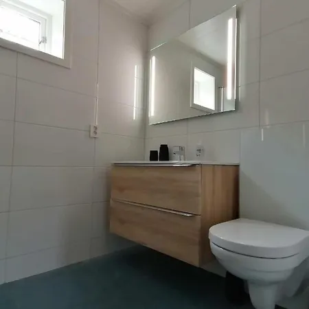 Andoy Vest Rorbuer 레이네