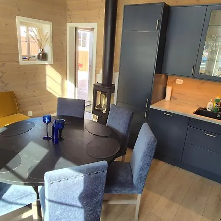 Andoy Vest Rorbuer Reine