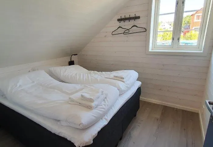 Lodge Andoy Vest Rorbuer *