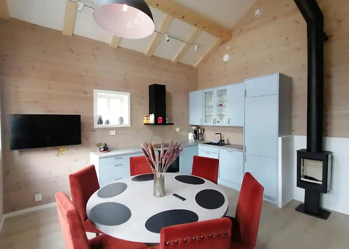 Andoy Vest Rorbuer Reine