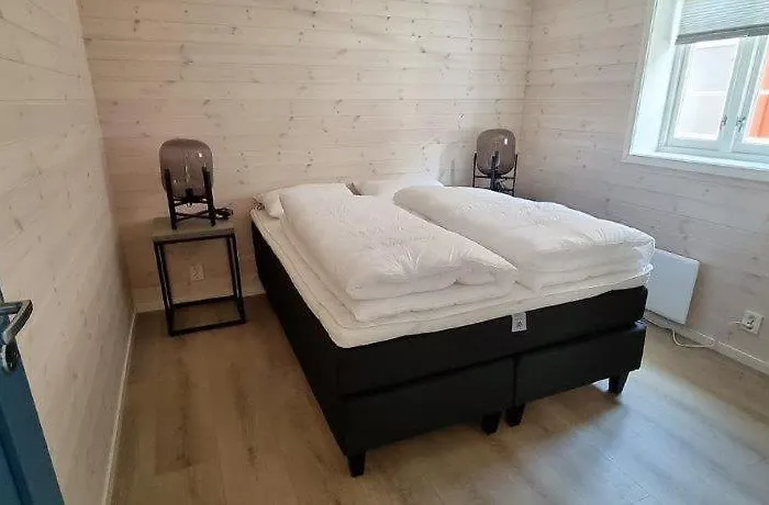 Andoy Vest Rorbuer Jaktstuga Reine