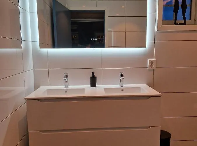 Andoy Vest Rorbuer Jaktstuga Reine