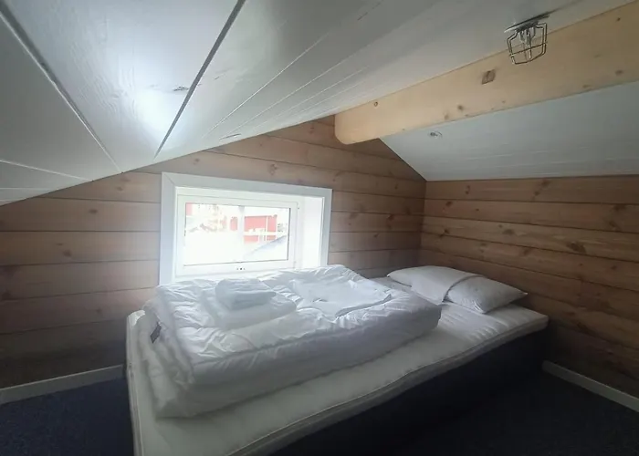 Andoy Vest Rorbuer Jaktstuga Reine