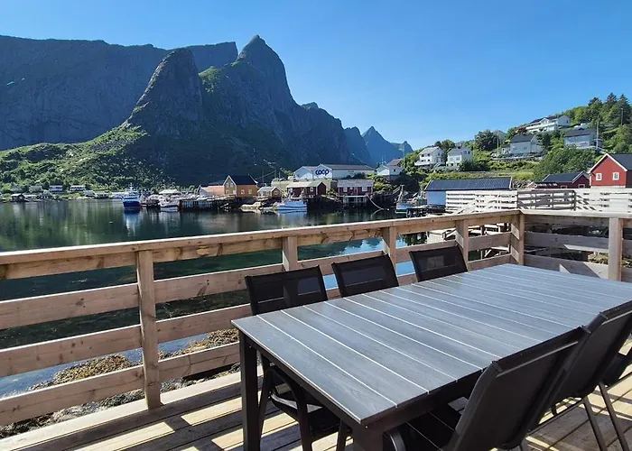 Andoy Vest Rorbuer Reine