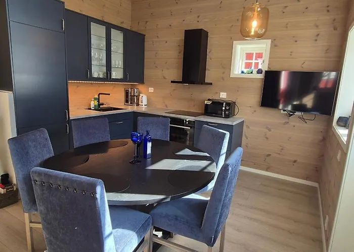 Andoy Vest Rorbuer Reine