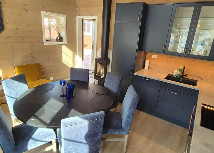 Andoy Vest Rorbuer Reine