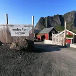 Andoy Vest Rorbuer Lodge
